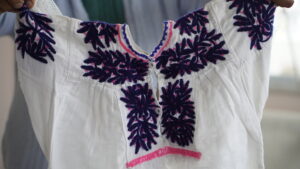Bordado en camisa